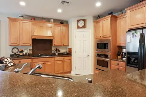 Kitchen - 2345 Pepper Tree Ln, Manteca, CA 95336 photo 5 of 7