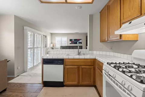 Kitchen - 8445 Bramble Bush Cir, Antelope, CA 95843 photo 2 of 3