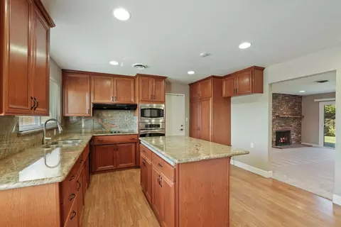 207 Derecho Way, Tracy, CA 95376 photo 2