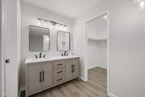 Bath - 5301 Baumgart Way, Carmichael, CA 95608 photo 2 of 4
