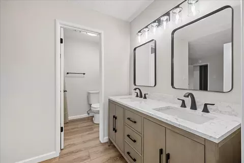 Bath - 5301 Baumgart Way, Carmichael, CA 95608 photo 3 of 4