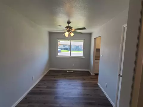 Living - 447 Ericwood Ct, Manteca, CA 95336 photo 2 of 4