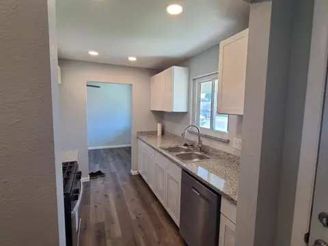 Kitchen - 447 Ericwood Ct, Manteca, CA 95336 photo 4 of 4
