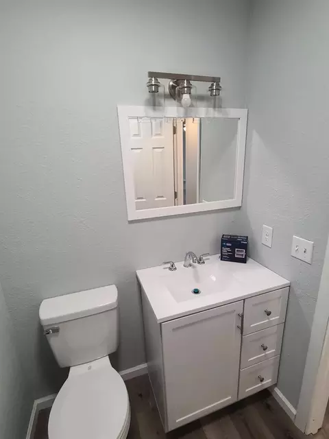 Bath - 447 Ericwood Ct, Manteca, CA 95336 photo 1 of 5
