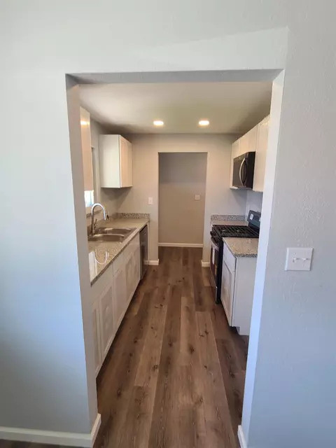 Kitchen - 447 Ericwood Ct, Manteca, CA 95336 photo 2 of 4