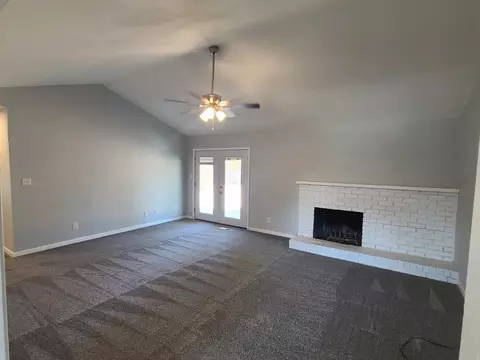 Living - 447 Ericwood Ct, Manteca, CA 95336 photo 3 of 4