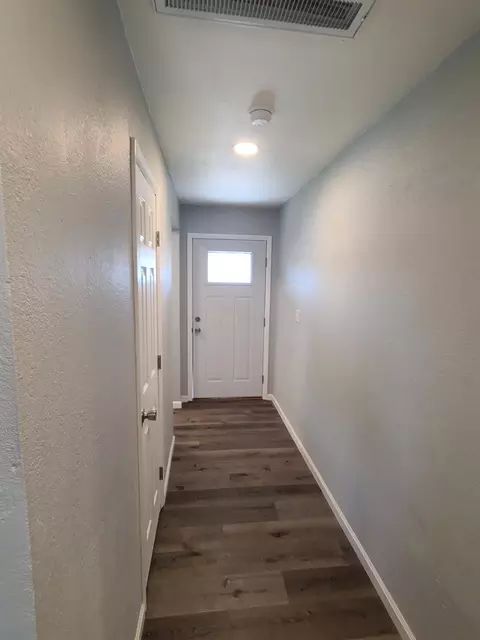 Entry Way - 447 Ericwood Ct, Manteca, CA 95336 photo 2 of 3