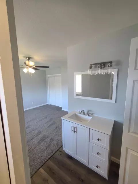 Bath - 447 Ericwood Ct, Manteca, CA 95336 photo 3 of 5