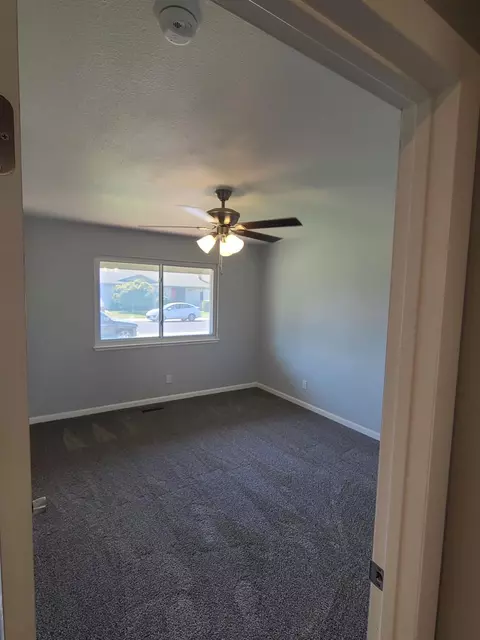 Bedroom - 447 Ericwood Ct, Manteca, CA 95336 photo 5 of 6