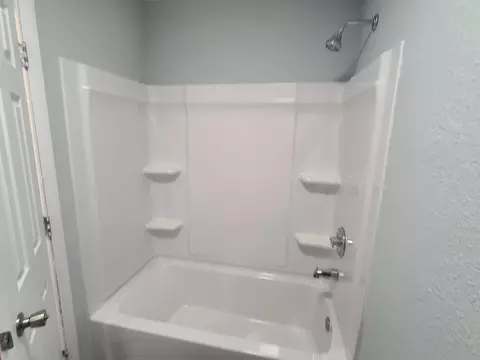 Bath - 447 Ericwood Ct, Manteca, CA 95336 photo 2 of 5