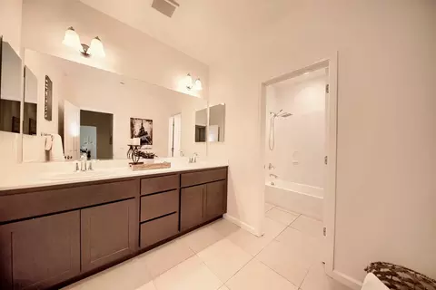 Bath - 361 Aaron Way, Tracy, CA 95377 photo 4 of 9