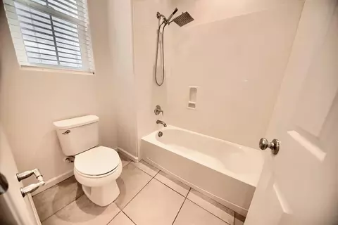 Bath - 361 Aaron Way, Tracy, CA 95377 photo 7 of 9