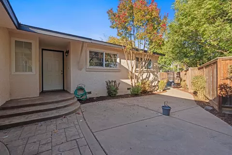 2051 Edgebrook Dr, Modesto, CA 95354 photo 3