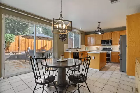 2066 Hyde Park Pl, Manteca, CA 95336 photo 10