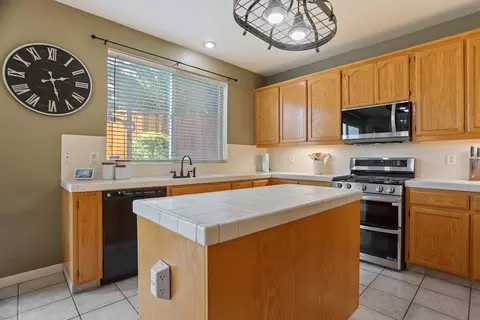 2066 Hyde Park Pl, Manteca, CA 95336 photo 11