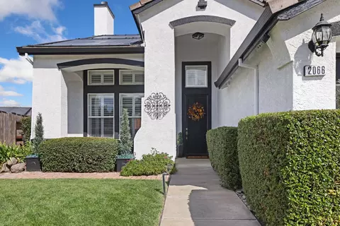 2066 Hyde Park Pl, Manteca, CA 95336 photo 2