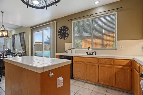 2066 Hyde Park Pl, Manteca, CA 95336 photo 12