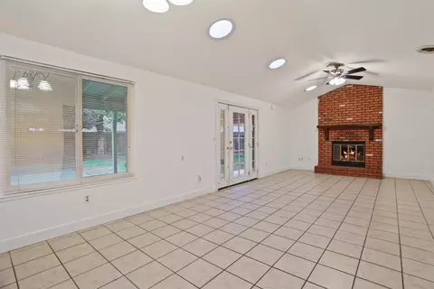 Living - 1417 Fransen Ln, Modesto, CA 95355 photo 4 of 5