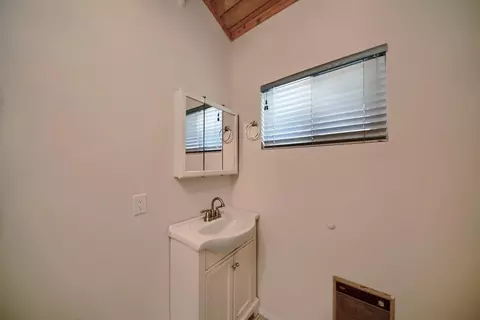 Bath - 30000 Kasson Rd 4e12 Rainbow Dr, Tracy, CA 95304 photo 3 of 4