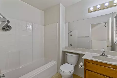 Bath - 1126 Cedar Creek Dr #2, Modesto, CA 95355 photo 1 of 3