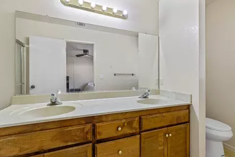 Bath - 1126 Cedar Creek Dr #2, Modesto, CA 95355 photo 2 of 3