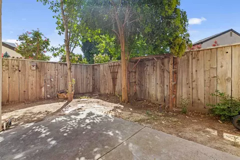 Exterior - 1126 Cedar Creek Dr #2, Modesto, CA 95355 photo 3 of 5