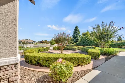 Exterior - 9460 Crossrail Dr, Wilton, CA 95693 photo 12 of 44