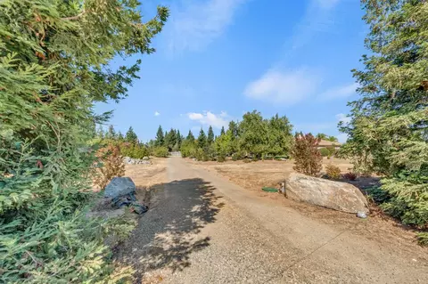 Exterior - 9460 Crossrail Dr, Wilton, CA 95693 photo 42 of 44