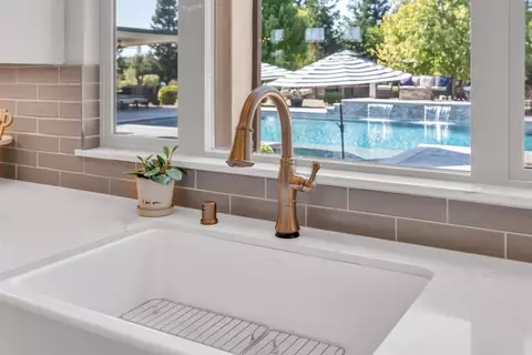 Kitchen - 9460 Crossrail Dr, Wilton, CA 95693 photo 5 of 9