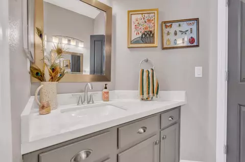 Bath - 9460 Crossrail Dr, Wilton, CA 95693 photo 4 of 4