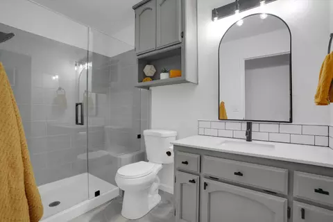 Bath - 3667 Pine Valley Ct, Turlock, CA 95382 photo 1 of 5