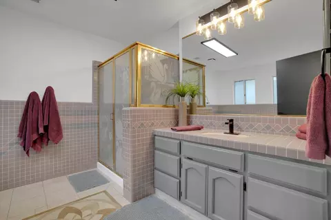 Bath - 3667 Pine Valley Ct, Turlock, CA 95382 photo 3 of 5