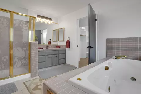 Bath - 3667 Pine Valley Ct, Turlock, CA 95382 photo 5 of 5