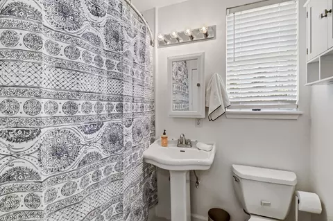 Bath - 2408 Avalon Dr, Sacramento, CA 95864 photo 1 of 1