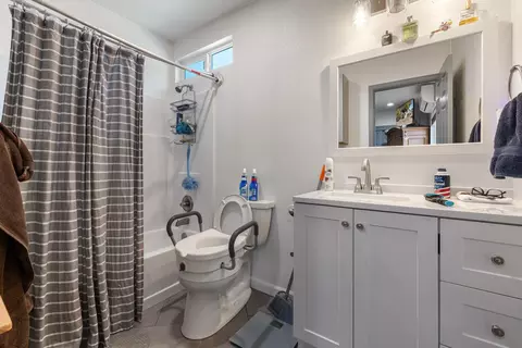 Bath - 337 Concord St, Lodi, CA 95240 photo 5 of 5