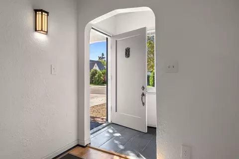 Entry Way - 337 Concord St, Lodi, CA 95240 photo 2 of 10
