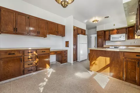 Kitchen - 337 Concord St, Lodi, CA 95240 photo 5 of 7