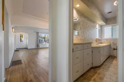 Entry Way - 337 Concord St, Lodi, CA 95240 photo 5 of 10