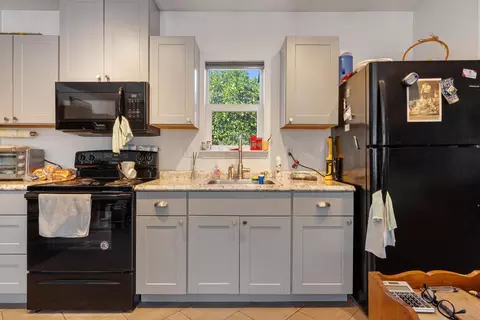 Kitchen - 337 Concord St, Lodi, CA 95240 photo 7 of 7