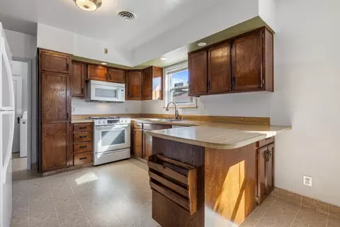 Kitchen - 337 Concord St, Lodi, CA 95240 photo 4 of 7