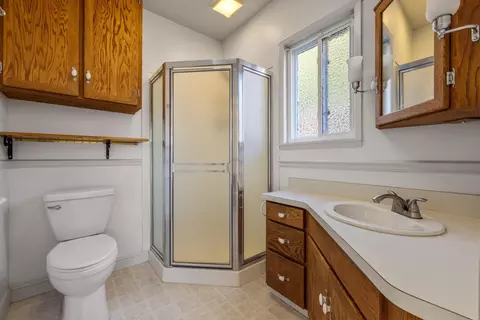 Bath - 337 Concord St, Lodi, CA 95240 photo 4 of 5