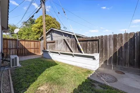 Exterior - 337 Concord St, Lodi, CA 95240 photo 9 of 11