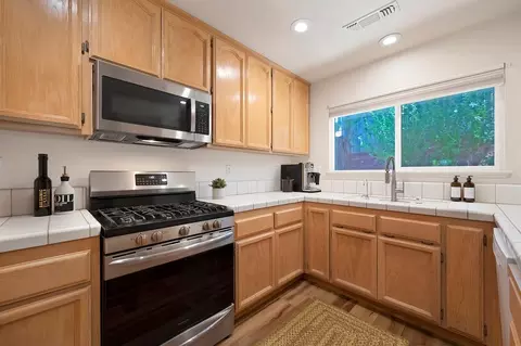 Kitchen - 153 Windsor Ln, Grass Valley, CA 95949 photo 3 of 5