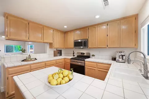 Kitchen - 153 Windsor Ln, Grass Valley, CA 95949 photo 2 of 5