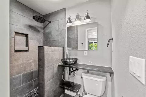 Bath - 4943 Westerberg Way, Carmichael, CA 95608 photo 1 of 3