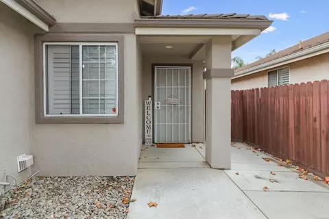 1154 Kestrel Dr, Patterson, CA 95363 photo 4