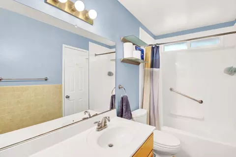 Bath - 204 Sabrina Ln, Modesto, CA 95354 photo 2 of 2