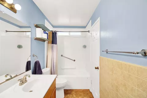 Bath - 204 Sabrina Ln, Modesto, CA 95354 photo 1 of 2