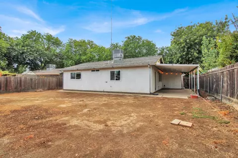 Exterior - 204 Sabrina Ln, Modesto, CA 95354 photo 8 of 9