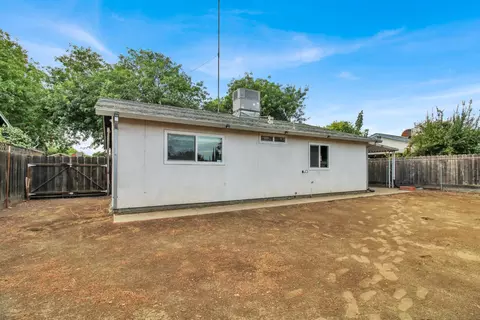 Exterior - 204 Sabrina Ln, Modesto, CA 95354 photo 7 of 9